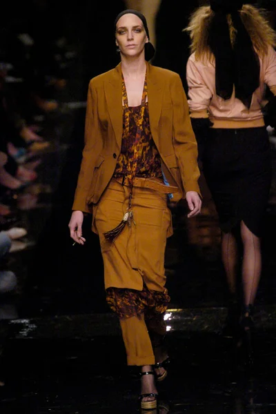 Look 15